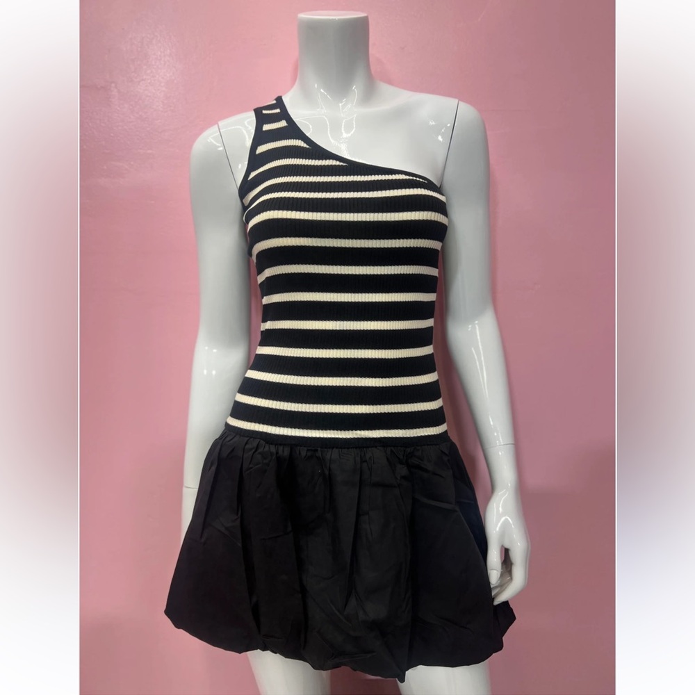 3 for $20 Galita Fashion Black and White Striped One-Shoulder Dress Size Medium